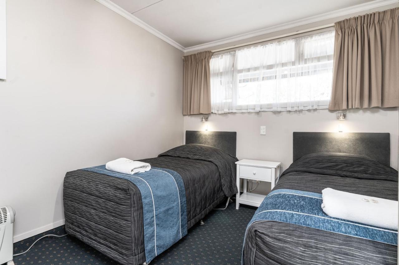 Amble Inn Motel Мастъртън Екстериор снимка