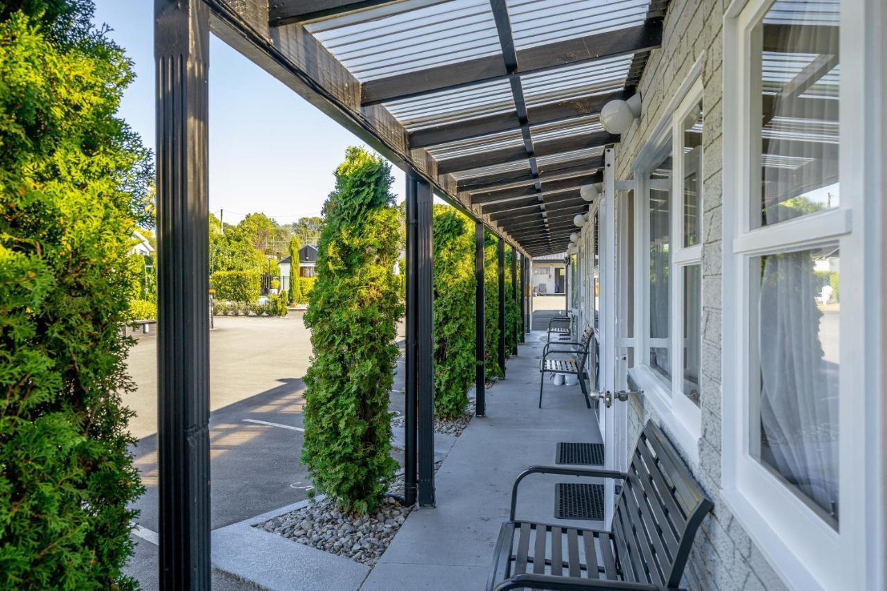 Amble Inn Motel Мастъртън Екстериор снимка