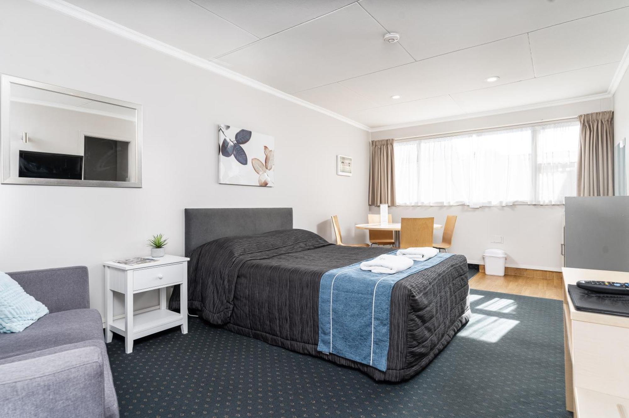 Amble Inn Motel Мастъртън Екстериор снимка