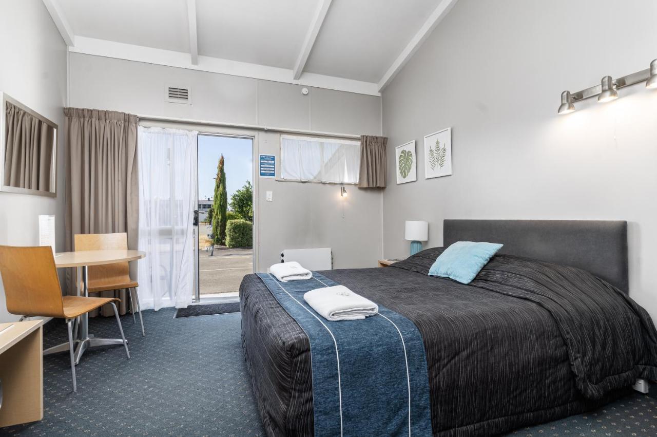 Amble Inn Motel Мастъртън Екстериор снимка