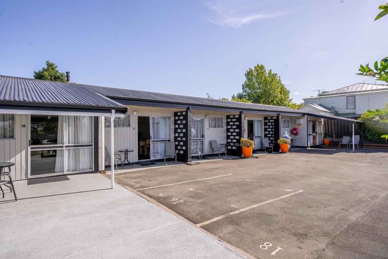 Amble Inn Motel Мастъртън Екстериор снимка