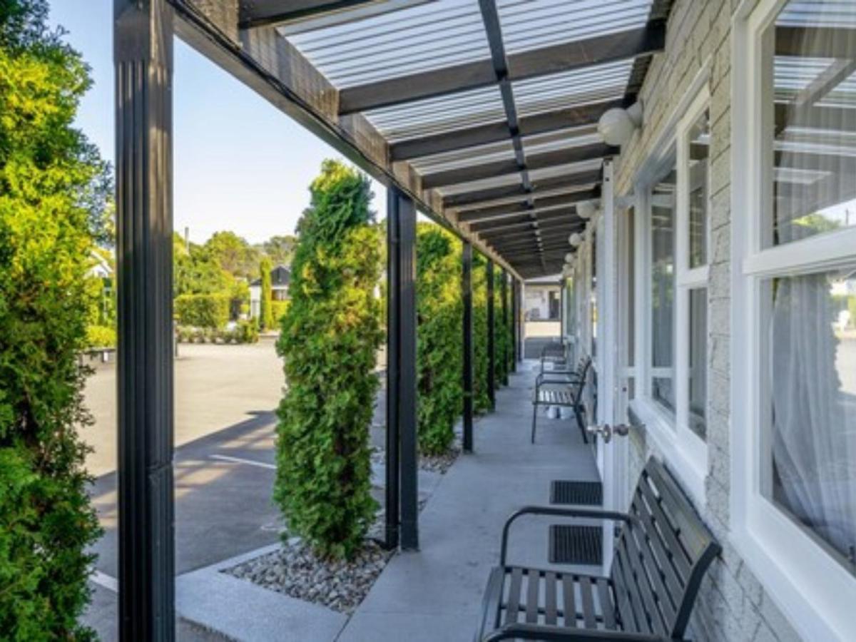 Amble Inn Motel Мастъртън Екстериор снимка