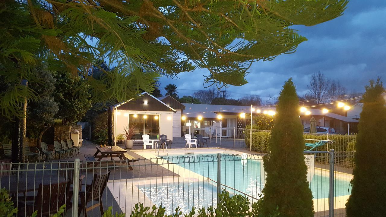 Amble Inn Motel Мастъртън Екстериор снимка